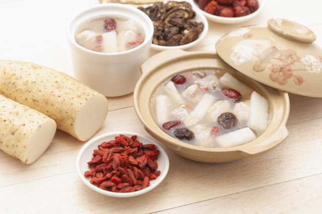 黑枸杞玫瑰茶，养颜抗衰老，健康饮品，自然精华，美丽由内而外。